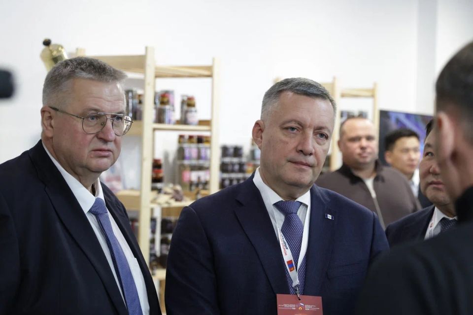 Первый форум регионов России и Монголии объединил представителей 14 регионов и аймаков двух стран Первый форум регионов России и Монголии объединил представителей 14 регионов и аймаков двух стран