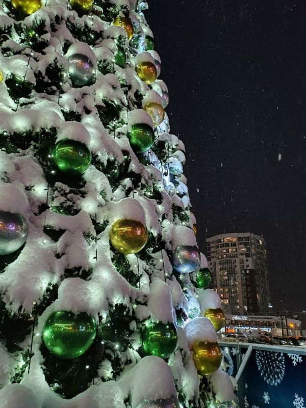 Ангарск постепенно наполняется предновогодней атмосферой