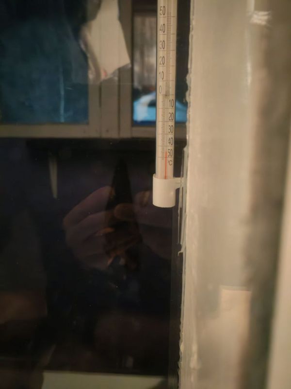 #нампишут. "Р. П. Мама. Утро, 7.00." А сколько градусов показывает термометр у вас?