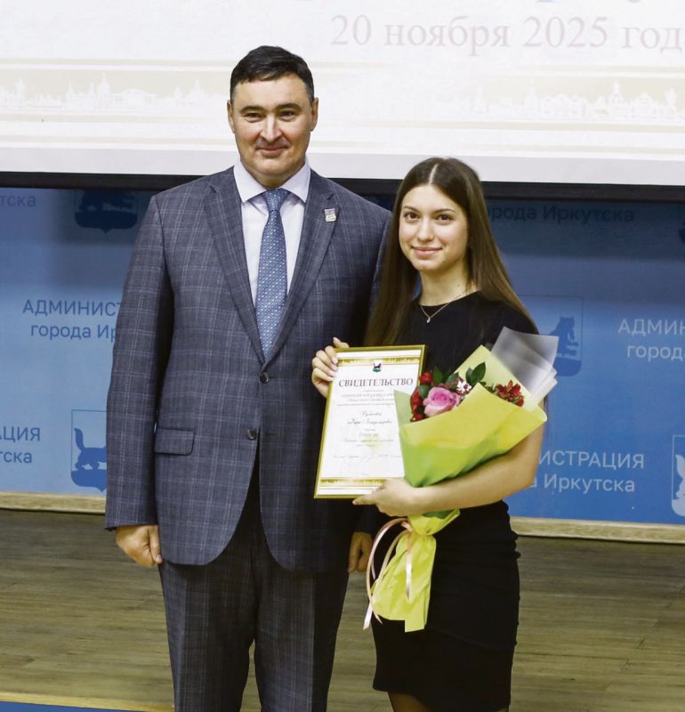 Молодые ученые, аспиранты и студенты получили стипендии мэра Иркутска Молодые ученые, аспиранты и студенты получили стипендии мэра Иркутска