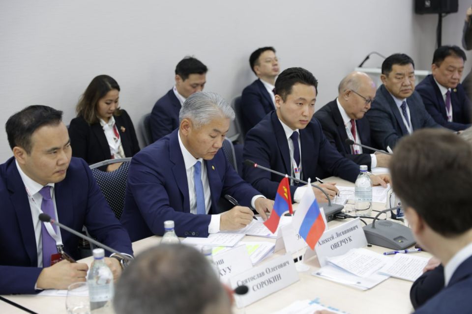 Первый форум регионов России и Монголии объединил представителей 14 регионов и аймаков двух стран Первый форум регионов России и Монголии объединил представителей 14 регионов и аймаков двух стран