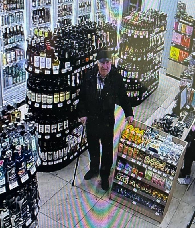 В Иркутске полицейские разыскивают мужчину, предположительно расплатившегося чужой банковской картой В Иркутске полицейские разыскивают мужчину, предположительно расплатившегося чужой банковской картой