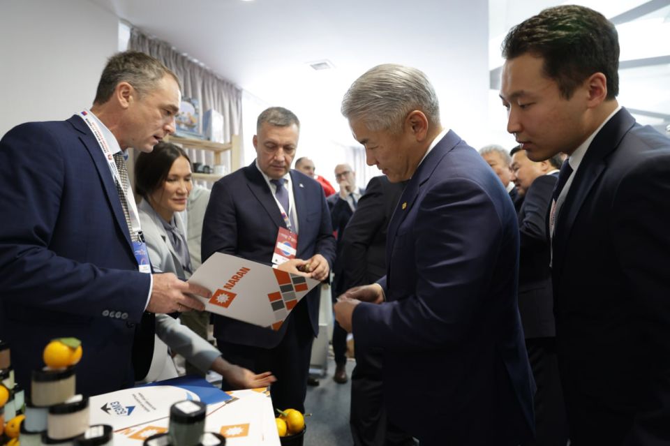 Первый форум регионов России и Монголии объединил представителей 14 регионов и аймаков двух стран Первый форум регионов России и Монголии объединил представителей 14 регионов и аймаков двух стран