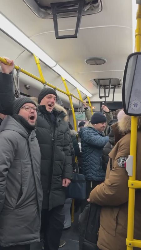 #нампишут. "Красноярцы спели трогательную песню ко Дню матери прямо в автобусе! Очень душевно получилось!"