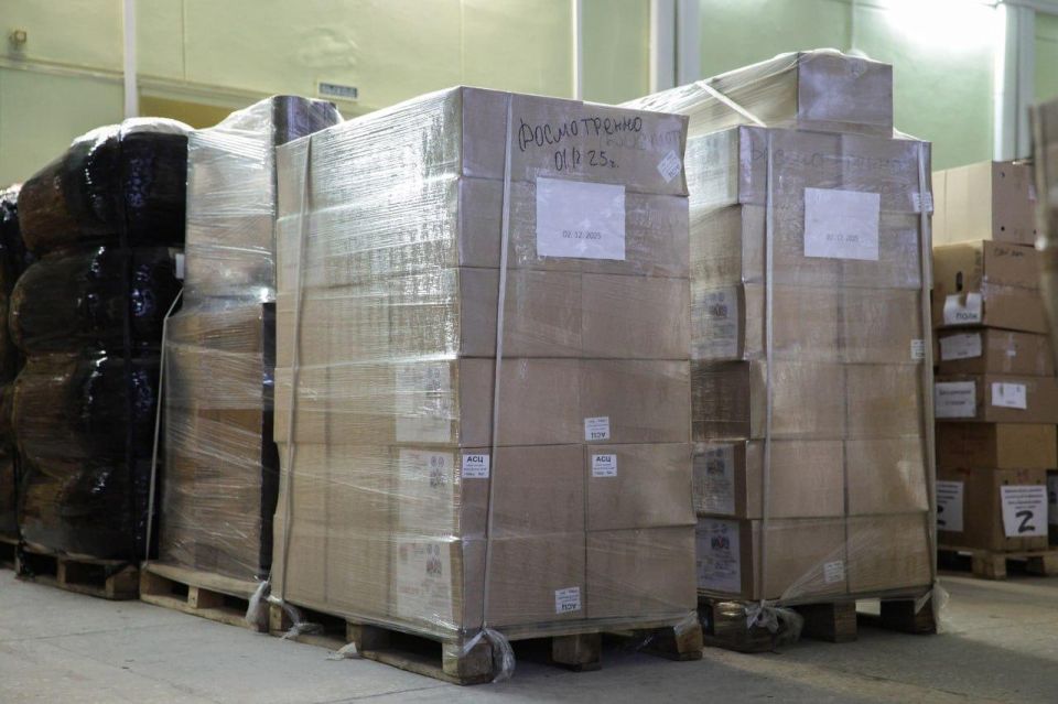 Около 1800 подарков отправили детям Кировска и бойцам в госпиталях ЛНР Около 1800 подарков отправили детям Кировска и бойцам в госпиталях ЛНР