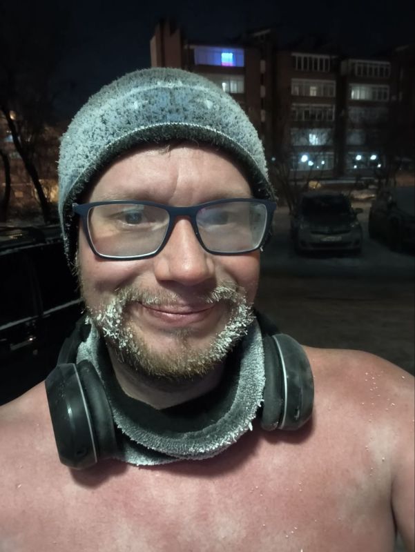 Зубы стучат от холода только от просмотра этих фото и видео! А иркутские моржи так встречают зиму Зубы стучат от холода только от просмотра этих фото и видео! А иркутские моржи так встречают зиму