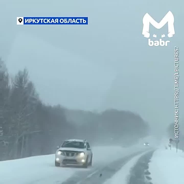 Около 10 тысяч машин застряли в пробке на трассе "Байкал" в 20-градусный мороз