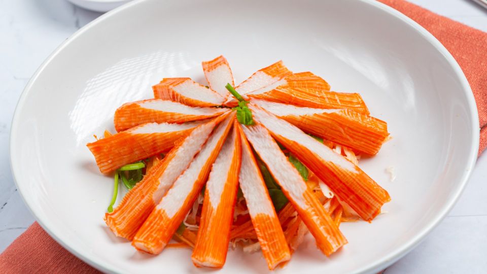 Крабовые палочки останутся сочными и упругими: размораживайте их только так