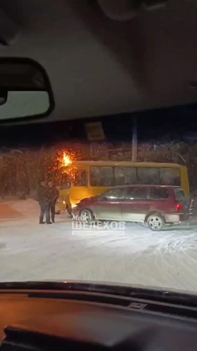 Школьный автобус пострадал сегодня возле шестой школы