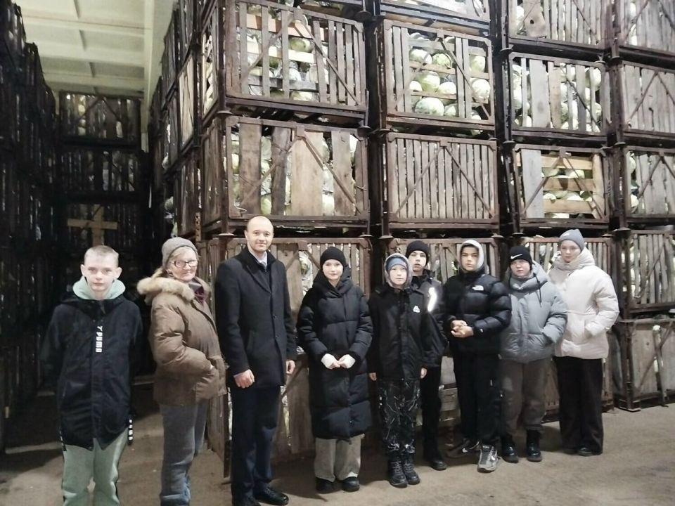 Юные агрономы. Учащиеся школы из поселка Дальняя Закора Жигаловского района собрали в этом году богатый урожай овощей Юные агрономы. Учащиеся школы из поселка Дальняя Закора Жигаловского района собрали в этом году богатый урожай овощей