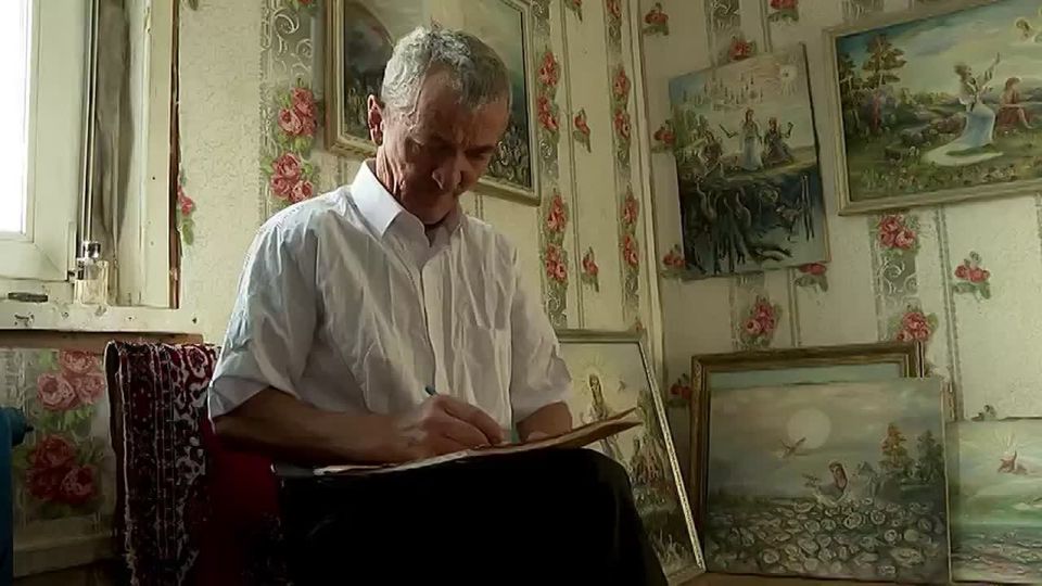 30 авторских полотен хранит в своей спальне художник из Бахтая