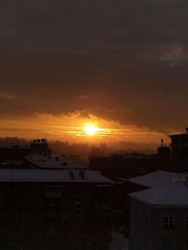 Над Иркутском сегодня какой-то невероятный закат