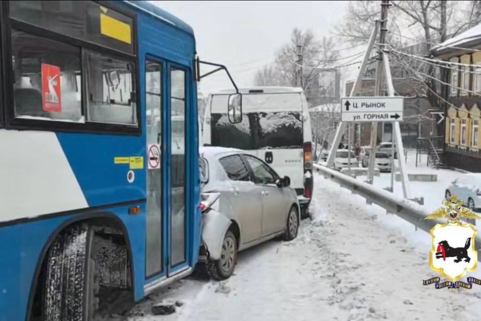 Авария с участием девяти автомобилей произошла 3 декабря 2025 года в Иркутске