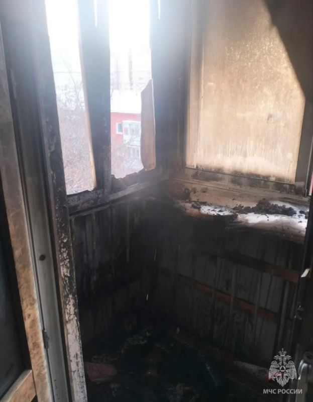 Женщину спасли на пожаре в квартире многоэтажки на бульваре Рябикова в Иркутске