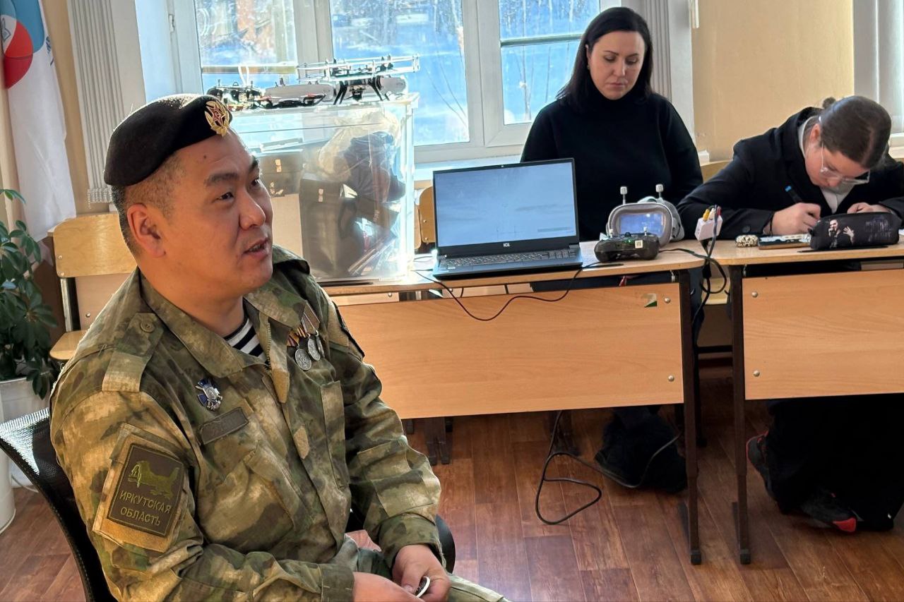 Школа № 11 Иркутска присоединилась ко Всероссийской акции «Портрет героя» Школа № 11 Иркутска присоединилась ко Всероссийской акции «Портрет героя»