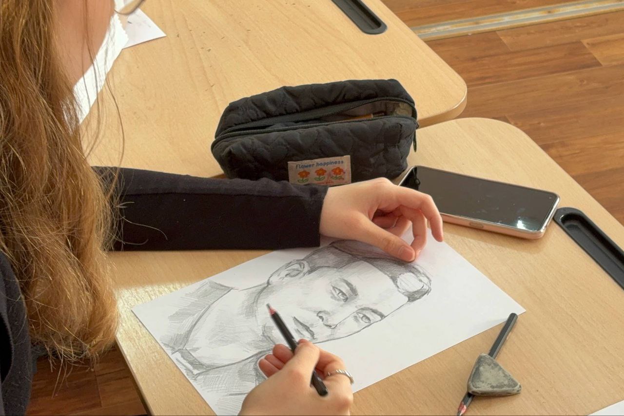 Школа № 11 Иркутска присоединилась ко Всероссийской акции «Портрет героя» Школа № 11 Иркутска присоединилась ко Всероссийской акции «Портрет героя»