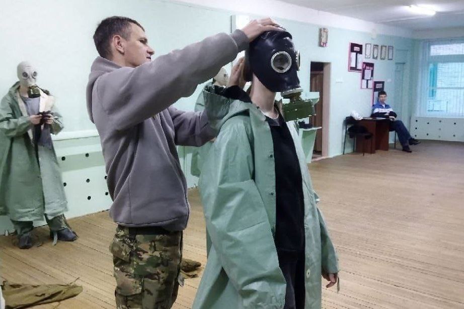 Ветеран СВО Андрей Федотов из Саянска стал педагогом в «Доме Юнармии» при Доме детского творчества «Созвездие» Ветеран СВО Андрей Федотов из Саянска стал педагогом в «Доме Юнармии» при Доме детского творчества «Созвездие»