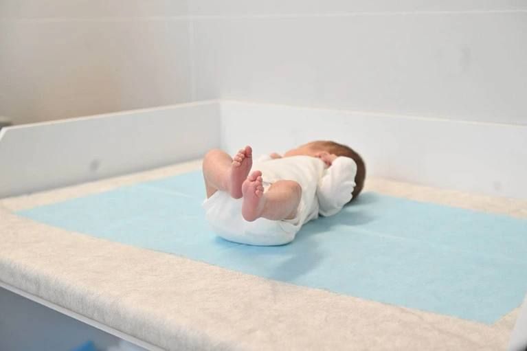 «Вместо смеси – сухие сливки»: 4-месячный малыш умер от истощения на руках у матери