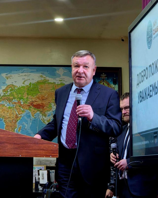 28 ноября с.г. дипломаты Посольства России в Монголии во главе с Чрезвычайным и Полномочным Послом А.Н.Евсиковым посетили Университет «Их засаг» по приглашению ректора Н.Ням-Осора 28 ноября с.г. дипломаты Посольства России в Монголии во главе с Чрезвычайным и Полномочным Послом А.Н.Евсиковым посетили Университет «Их засаг» по приглашению ректора Н.Ням-Осора