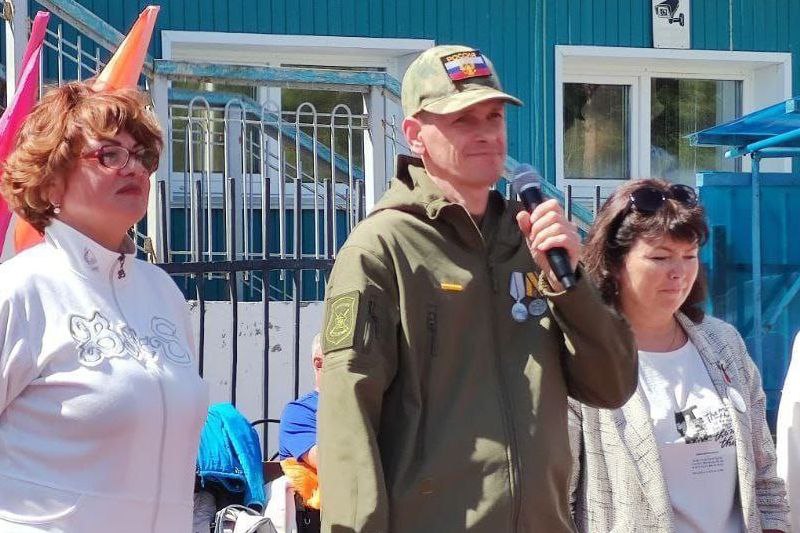 Ветеран СВО Андрей Федотов из Саянска стал педагогом в «Доме Юнармии» при Доме детского творчества «Созвездие» Ветеран СВО Андрей Федотов из Саянска стал педагогом в «Доме Юнармии» при Доме детского творчества «Созвездие»