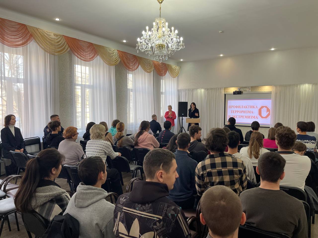 Сотрудники Восточно-Сибирского ЛУ МВД России на транспорте посетили Иркутский реабилитационный техникум, где провели профилактическое мероприятие для обучающихся