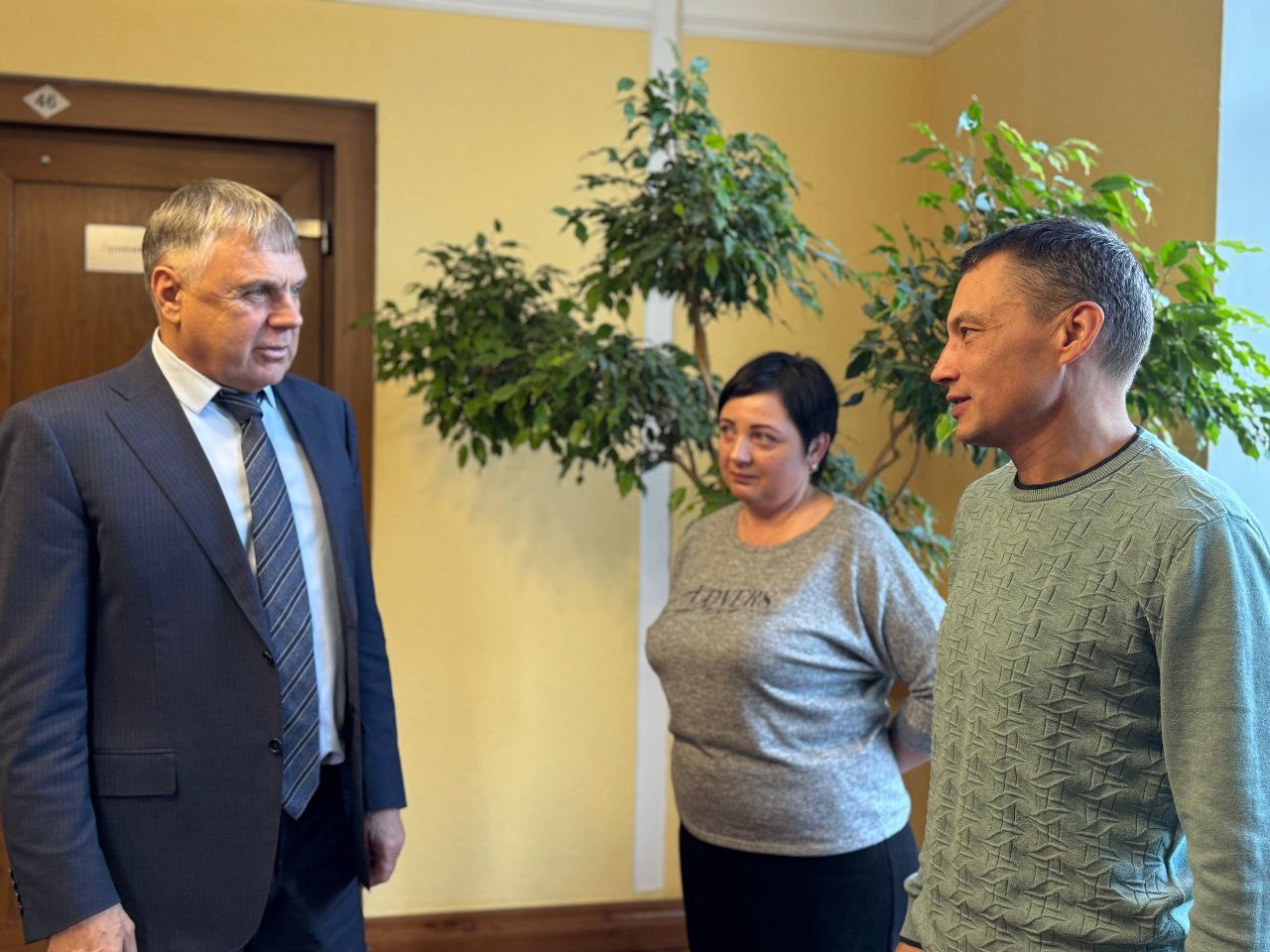 Сергей Петров: Вместе с председателем Думы Александром Александровичем Городским встретился с бойцом спецоперации, нашим земляком, Анатолием Валерьевичем Проскряковым и его женой Натальей Валентиновной Сергей Петров: Вместе с председателем Думы Александром Александровичем Городским встретился с бойцом спецоперации, нашим земляком, Анатолием Валерьевичем Проскряковым и его женой Натальей Валентиновной