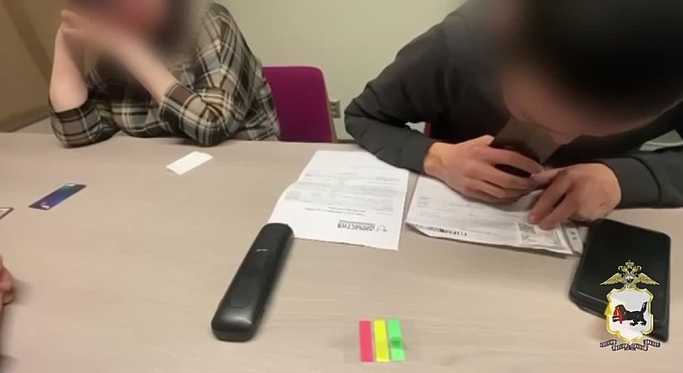 В Иркутске полицейские буквально выхватили из рук мошенников 3 миллиона рублей! Казалось, эти деньги уже можно было считать потерянными, но обычный визит оперативников в банк все изменил