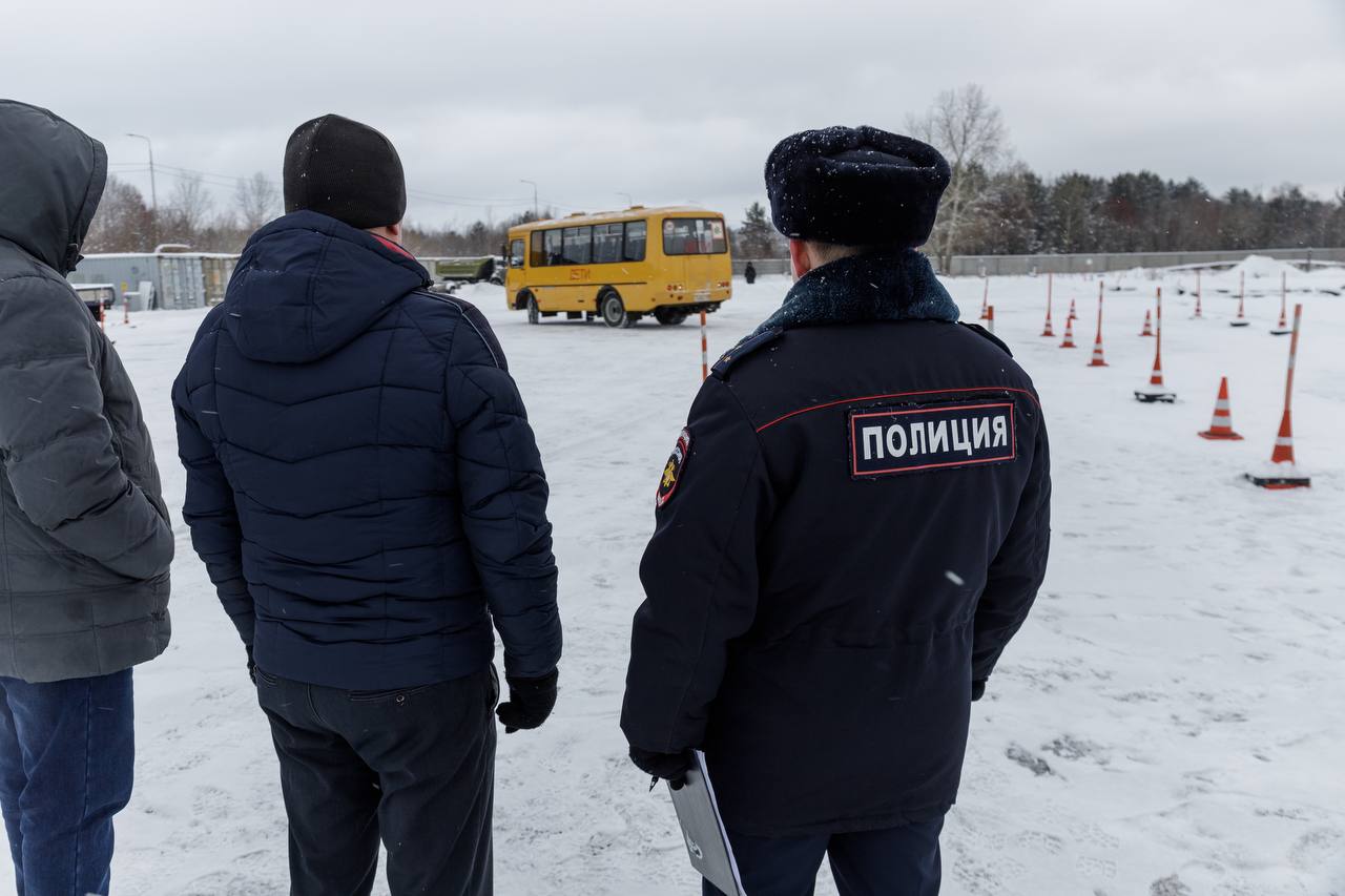 В Иркутском районе выбрали лучшего водителя школьного автобуса В Иркутском районе выбрали лучшего водителя школьного автобуса