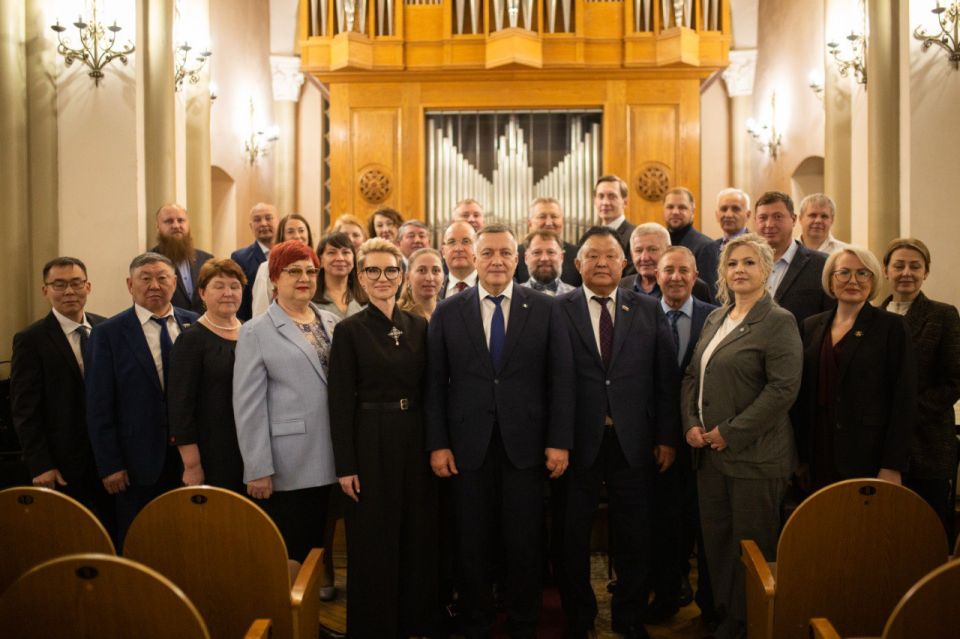 Губернатор Игорь Кобзев поздравил Иркутский региональный филиал АО «Россельхозбанк» с 20-летним юбилеем