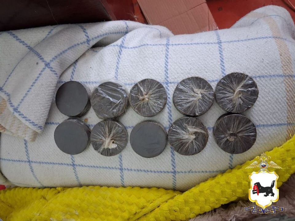 В Шелехове задержали женщину, хранившую у себя дома крупную партию наркотиков для продажи