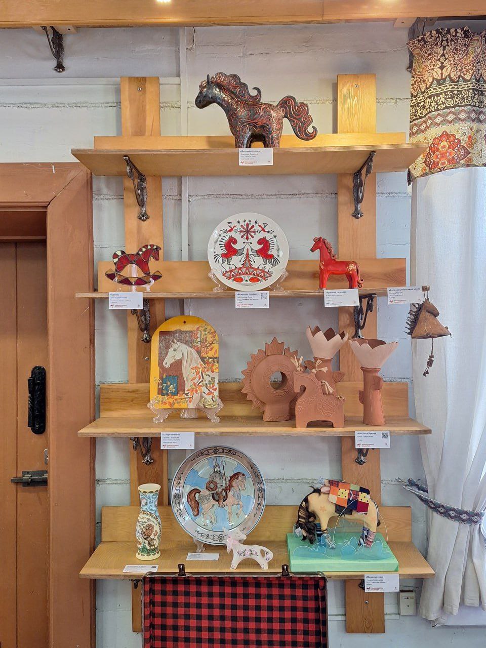 В Иркутске открылась выставка декоративно-прикладного искусства «Наш конек» В Иркутске открылась выставка декоративно-прикладного искусства «Наш конек»
