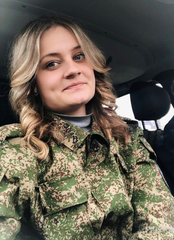 Старший инспектор кинологического отдела Иркутской таможни Елена Куклина - новая участница фотоконкурса «Краса Иркутской таможни - 2025»