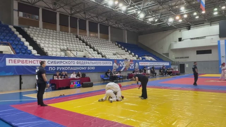 В Иркутске во Дворце спорта "Труд" проводятся чемпионат и первенство Сибирского федерального округа по рукопашному бою