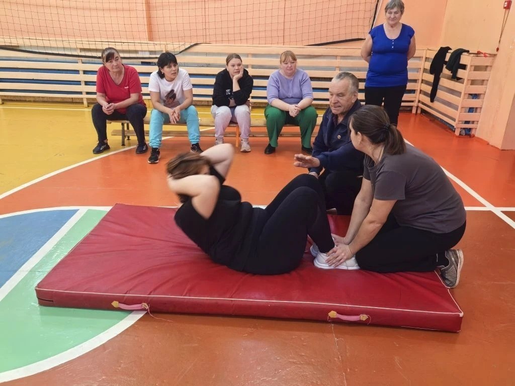 На этой неделе мэр Нижнеилимского округа Павел Березовский вручил знаки ГТО обучающимся Профессионального колледжа Железногорска-Илимского На этой неделе мэр Нижнеилимского округа Павел Березовский вручил знаки ГТО обучающимся Профессионального колледжа Железногорска-Илимского