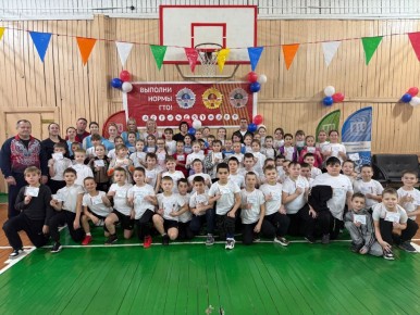 На этой неделе мэр Нижнеилимского округа Павел Березовский вручил знаки ГТО обучающимся Профессионального колледжа Железногорска-Илимского