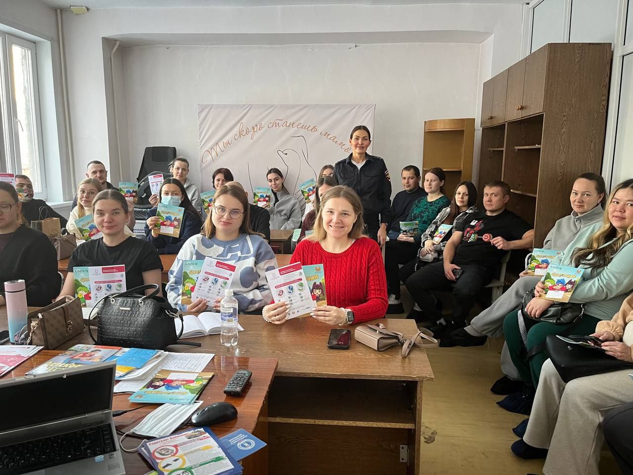 В Ангарске госавтоинспекторы обсудили вопросы дорожной безопасности с будущими родителями В Ангарске госавтоинспекторы обсудили вопросы дорожной безопасности с будущими родителями