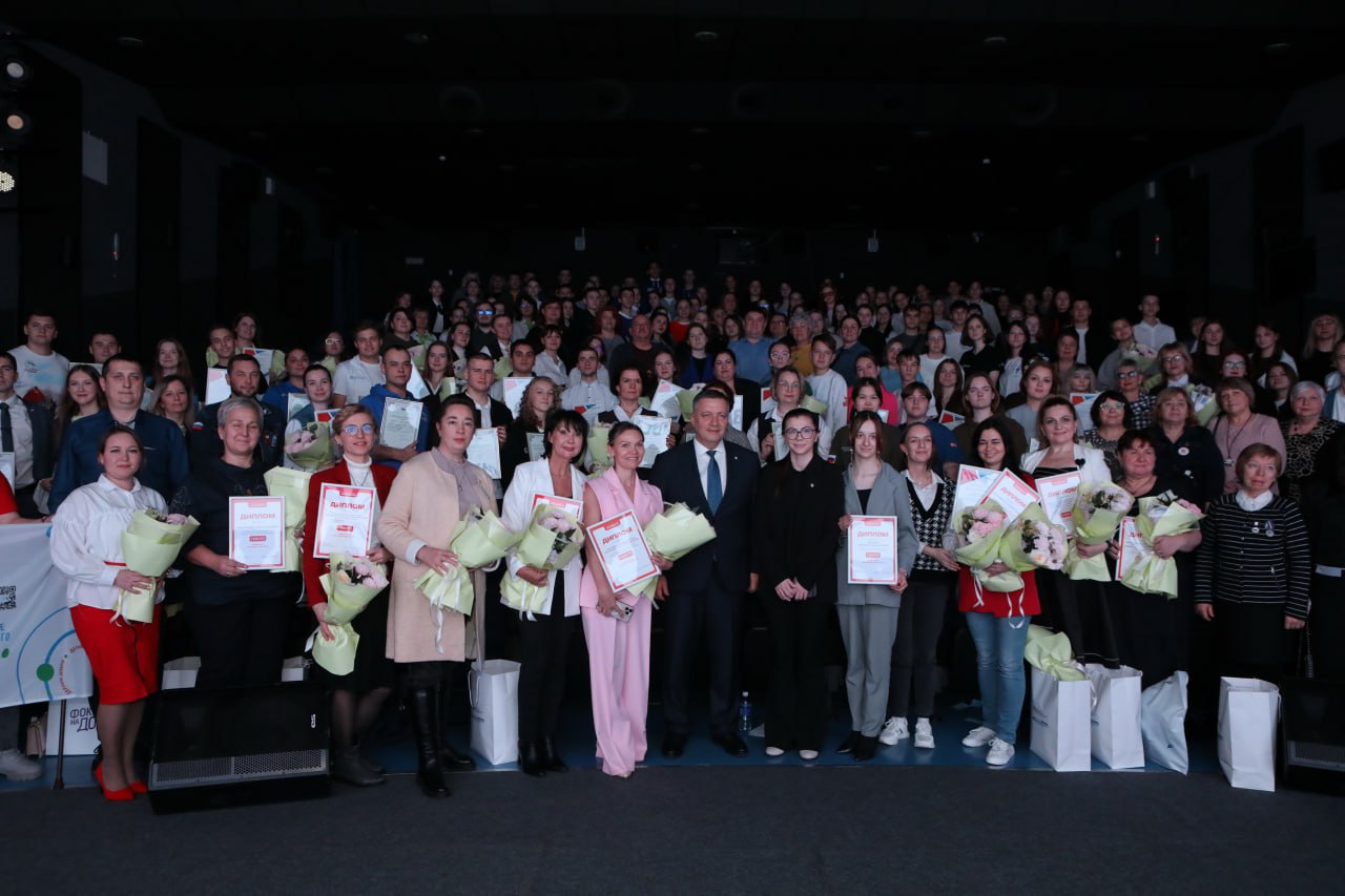 Губернатор Игорь Кобзев вручил награды лучшим участникам добровольческого движения Иркутской области Губернатор Игорь Кобзев вручил награды лучшим участникам добровольческого движения Иркутской области