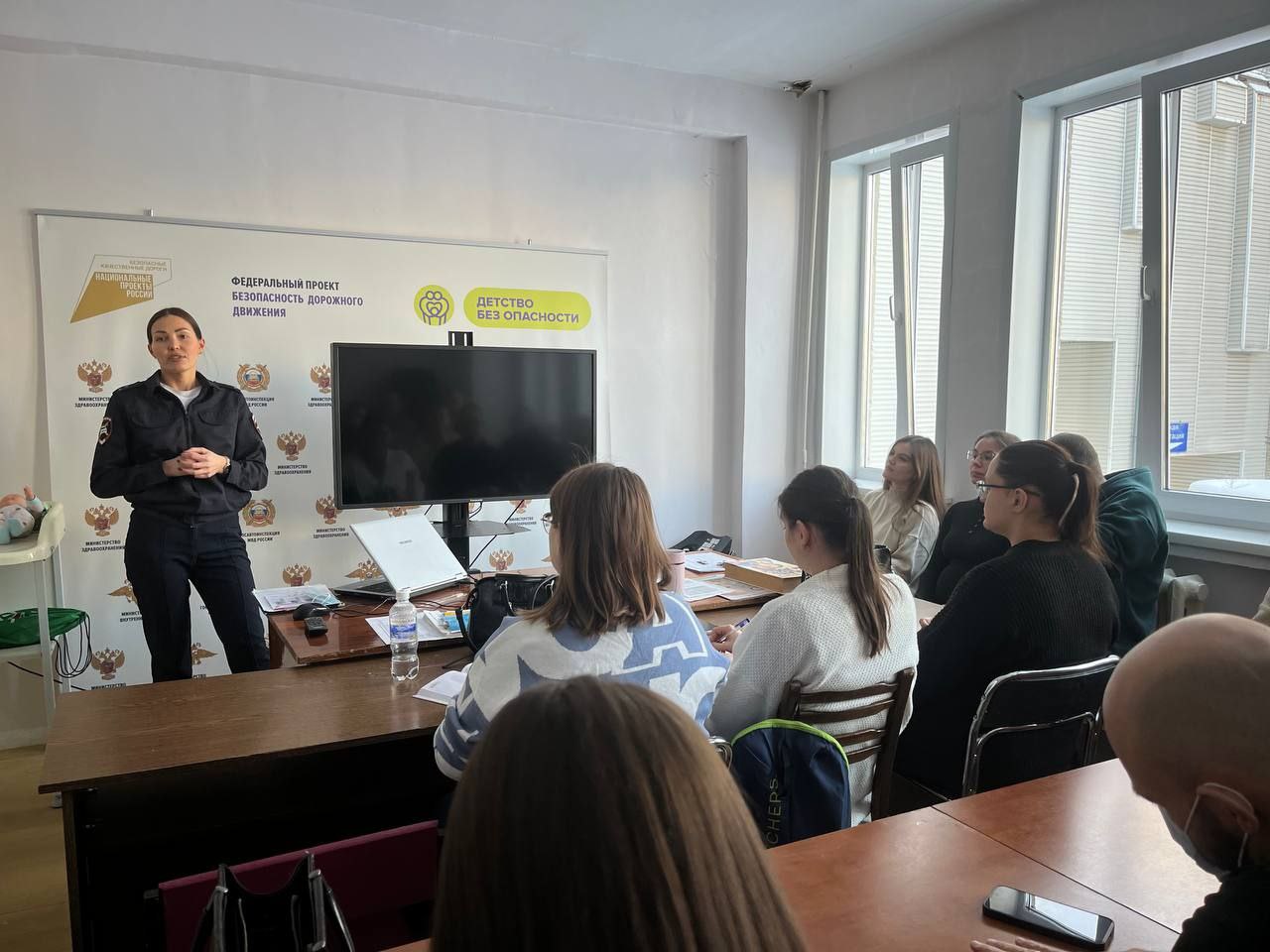 В Ангарске госавтоинспекторы обсудили вопросы дорожной безопасности с будущими родителями В Ангарске госавтоинспекторы обсудили вопросы дорожной безопасности с будущими родителями