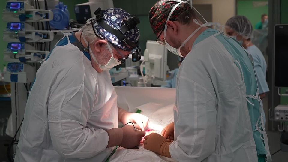 Кардиохирурги областной детской больницы Иркутска провели уникальную операцию, удалив десятилетнему мальчику миксому сердца — доброкачественную, но смертельно опасную опухоль