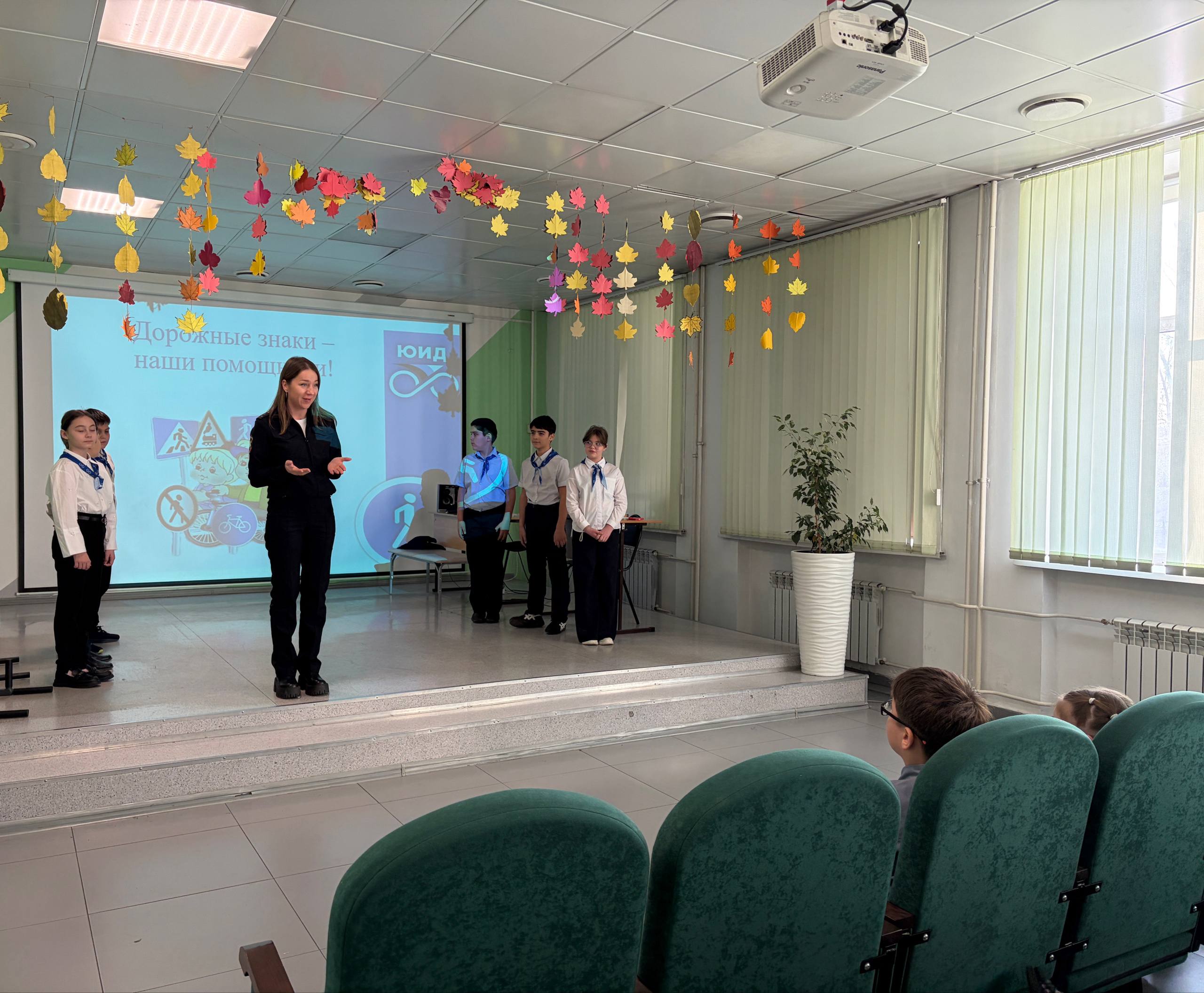 Ура! Первоклассники стали пешеходами! Ура! Первоклассники стали пешеходами!