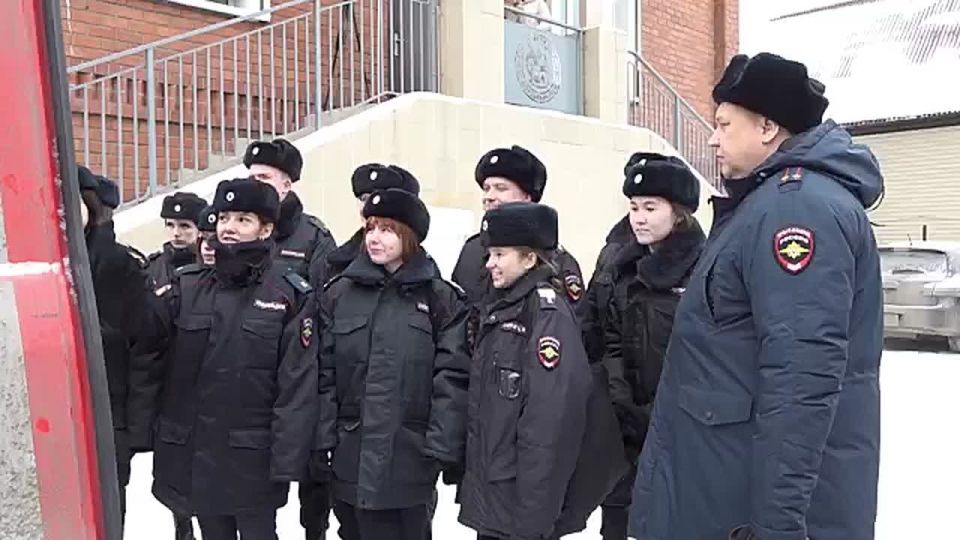 Экскурсию для курсантов МВД провели в испытательной пожарной лаборатории по Иркутской области