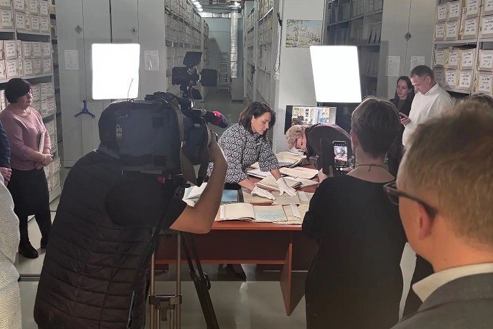 В государственном архиве Иркутской области открылась выставка,посвященная 200-летию со дня восстания декабристов «Декабристы: Сибирь как судьба» В государственном архиве Иркутской области открылась выставка,посвященная 200-летию со дня восстания декабристов «Декабристы: Сибирь как судьба»