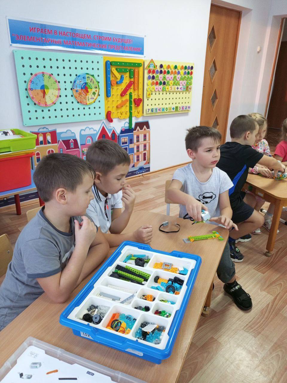 В детском саду в Гадалее появились мультстудия, роботы и лаборатория — теперь дети делают мультфильмы и собирают модели В детском саду в Гадалее появились мультстудия, роботы и лаборатория — теперь дети делают мультфильмы и собирают модели