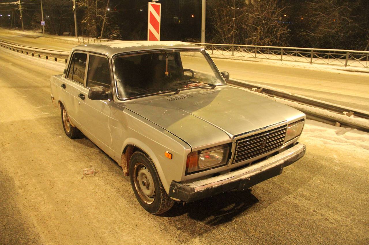 В Иркутские участковый нашел угнанную «Семерку» по дороге на происшествие В Иркутские участковый нашел угнанную «Семерку» по дороге на происшествие