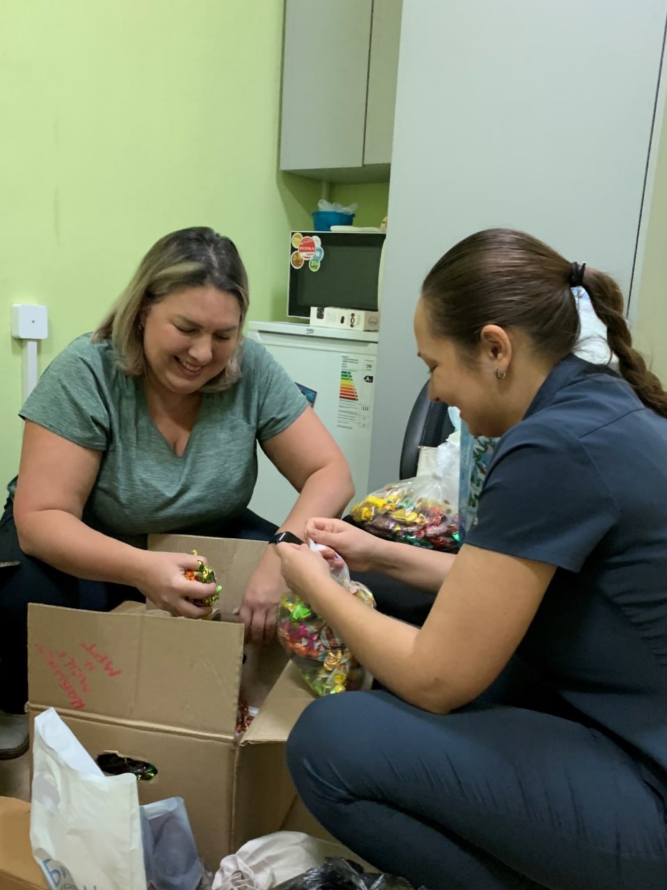 «Сладости от Матрешки!»: более 100 килограммов конфет для бойцов СВО собрали сотрудники Ивано-Матренинской детской клинической больницы «Сладости от Матрешки!»: более 100 килограммов конфет для бойцов СВО собрали сотрудники Ивано-Матренинской детской клинической больницы