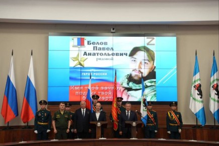 ПАВЕЛ БЕЛОВ. Родился в Иркутске