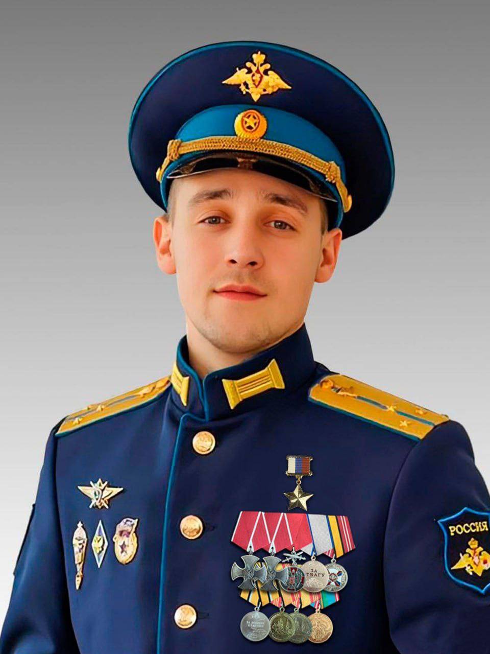 ДМИТРИЙ АБУЗЬЯРОВ. Родился в городе Саянске Иркутской области