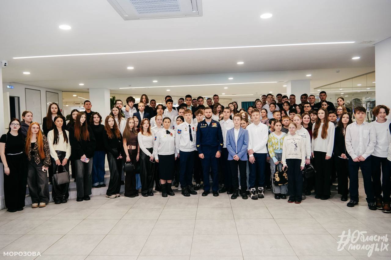 В Иркутске ко Дню Героев Отечества прошел открытый диалог молодежи с участником СВО В Иркутске ко Дню Героев Отечества прошел открытый диалог молодежи с участником СВО