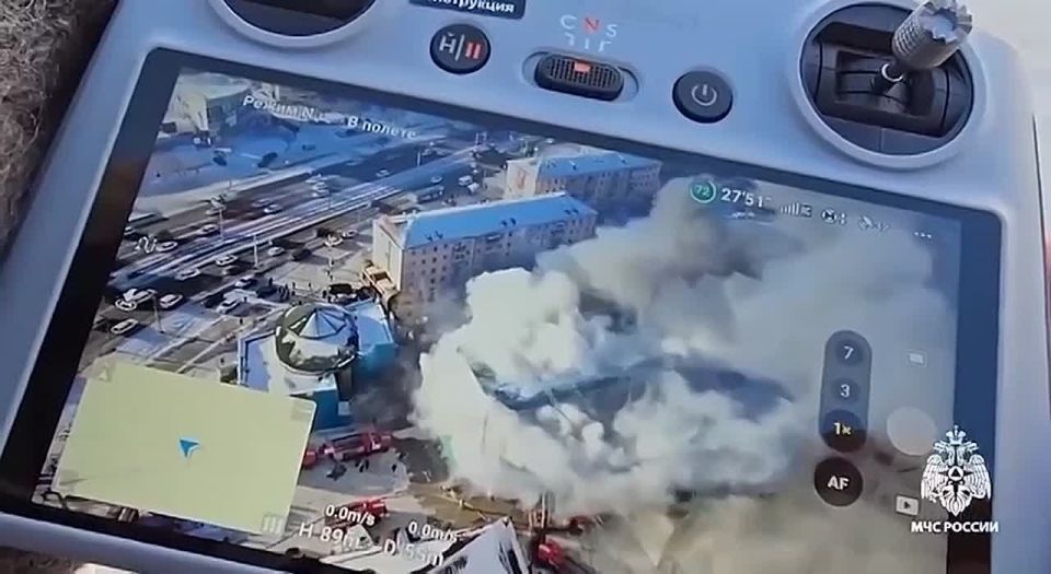 Пламя от вспыхнувшего ТЦ в Улан-Удэ разошлось на 1000 квадратов