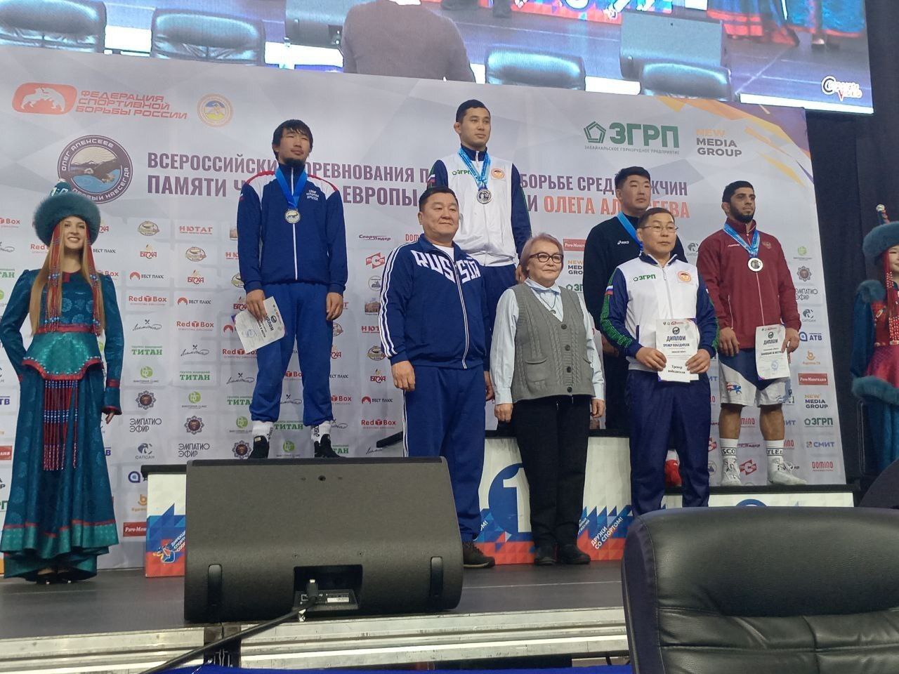 Спортсмены Приангарья выиграли пять медалей на всероссийских соревнованиях по вольной борьбе среди мужчин памяти чемпиона Европы, Заслуженного тренера России Олега Алексеева, которые 5-6 декабря проходили в Улан-Удэ Спортсмены Приангарья выиграли пять медалей на всероссийских соревнованиях по вольной борьбе среди мужчин памяти чемпиона Европы, Заслуженного тренера России Олега Алексеева, которые 5-6 декабря проходили в Улан-Удэ